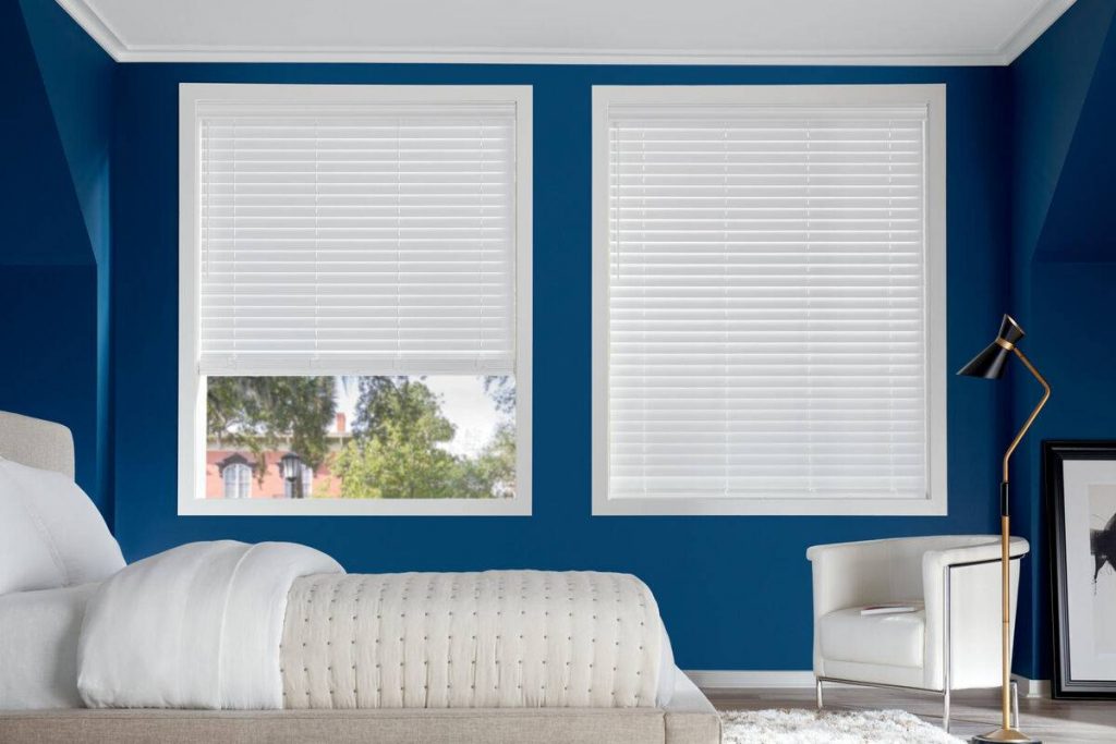 Hunter Douglas Parkland® Wood Blinds in a bedroom near Columbia and Spring Hill, Tennessee (TN)